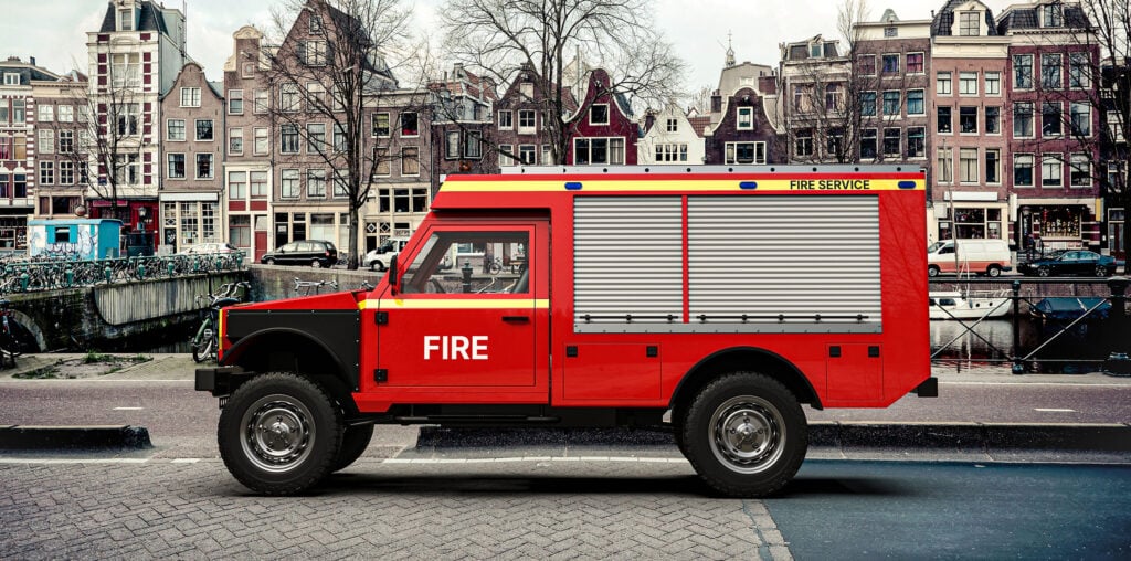 מבט צד על מונרו EV, בתצורת כבאית אש צבועה באדום