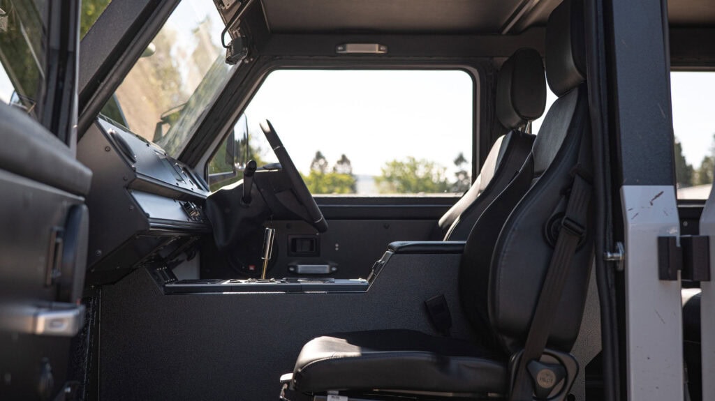 פנים הרכב וסביבת הנהג של מונרו EV, רכב שטח חשמלי