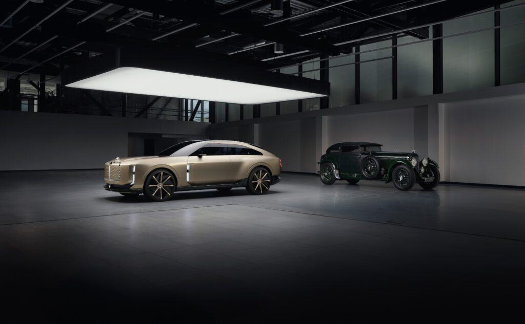 בנטלי EXP 15 לצד בנטלי ספיד סיקס