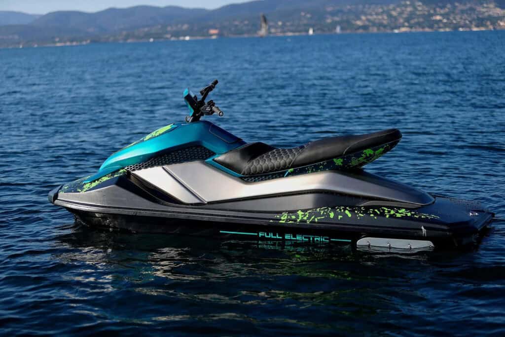 אופנוע ים חשמלי E-Dolphin