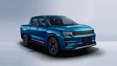 מבט קדמי על ג׳ילי רידארה RD6, טנדר חשמלי עם חזית אגריסיבית ומעוצבת