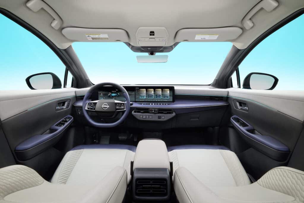 פנים הרכב וסביבת הנהג של ניסאן ליף 2025
