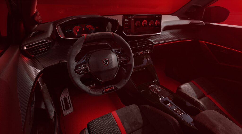 פנים הרכב וסביבת הנהג של פיג׳ו e208 GTI