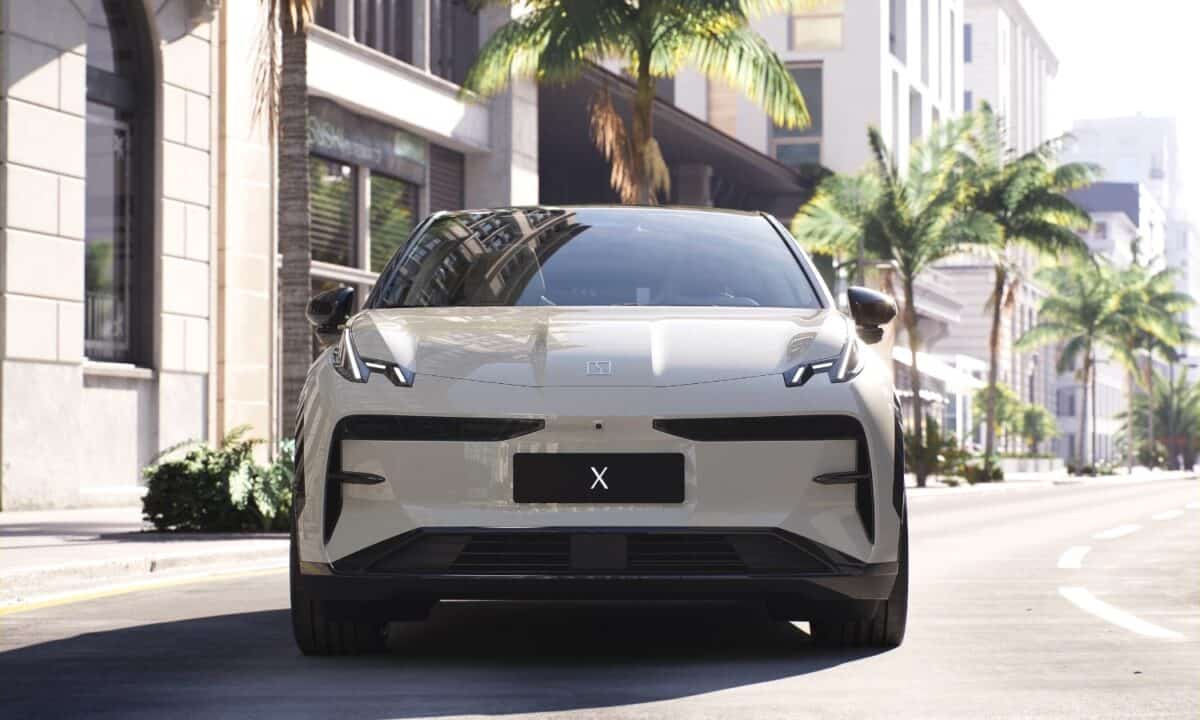 קדמת הרכב של זיקר X ביונד בנסיעה