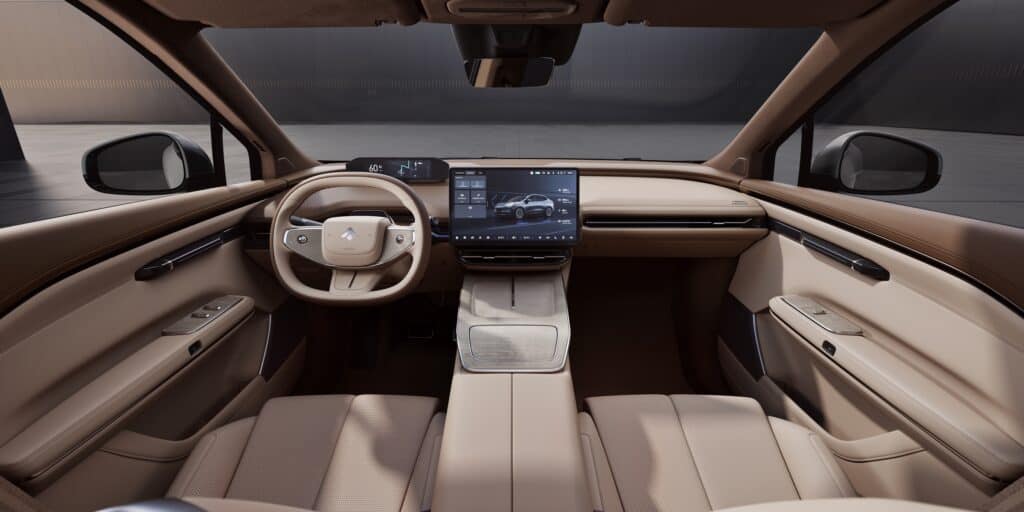 פנים הרכב וסביבת הנהג של GAC AION HT