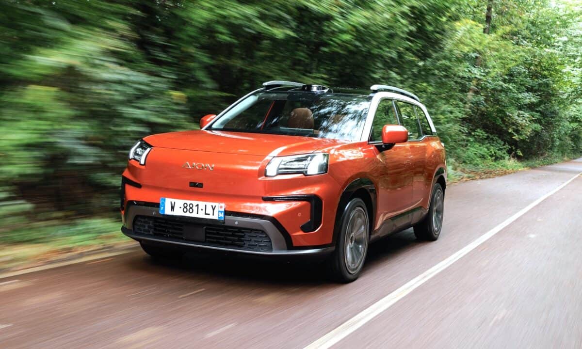 GAC איון V בנסיעה על כביש