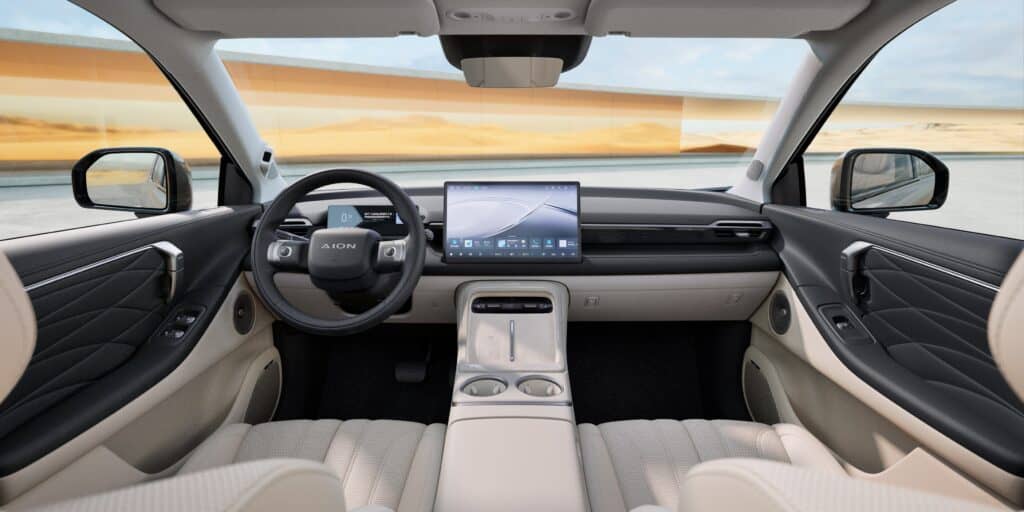 פנים הרכב וסביבת הנהג של GAC איון V