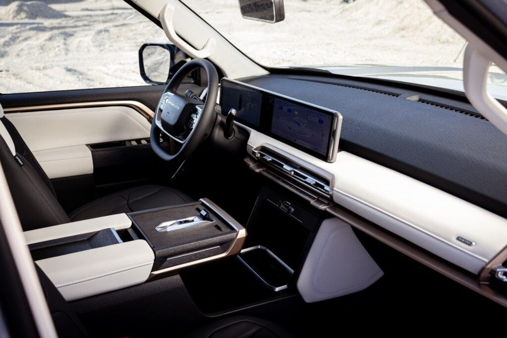 פנים הרכב וסביבת הנהג של מקסוס eTerron 9