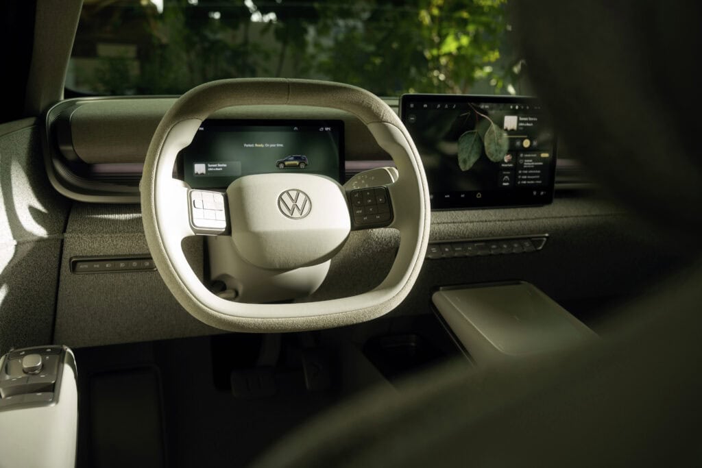 ההגה ולוח מחוונים של  פולקסווגן ID.CROSS קונספט