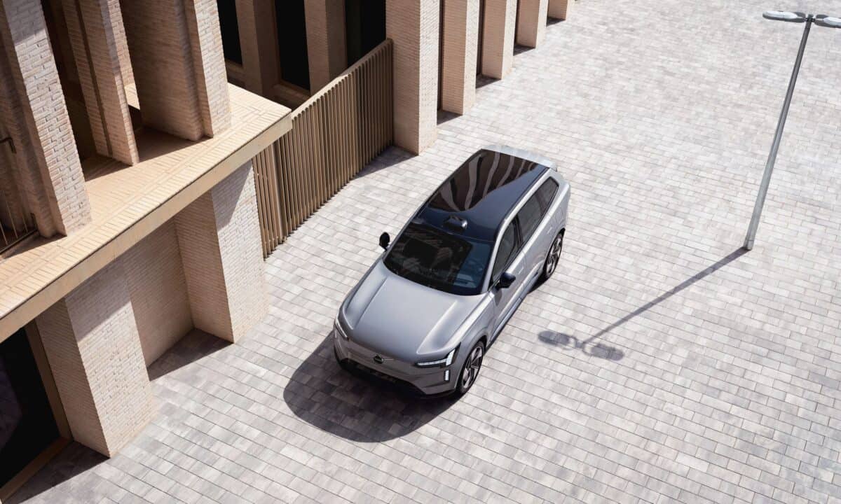 מבט אווירי על וולוו EX90 גרסת 2026