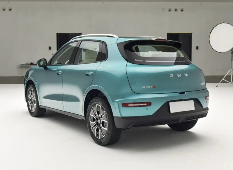 מבט צד אחורי על רכב חשמלי אורה 5