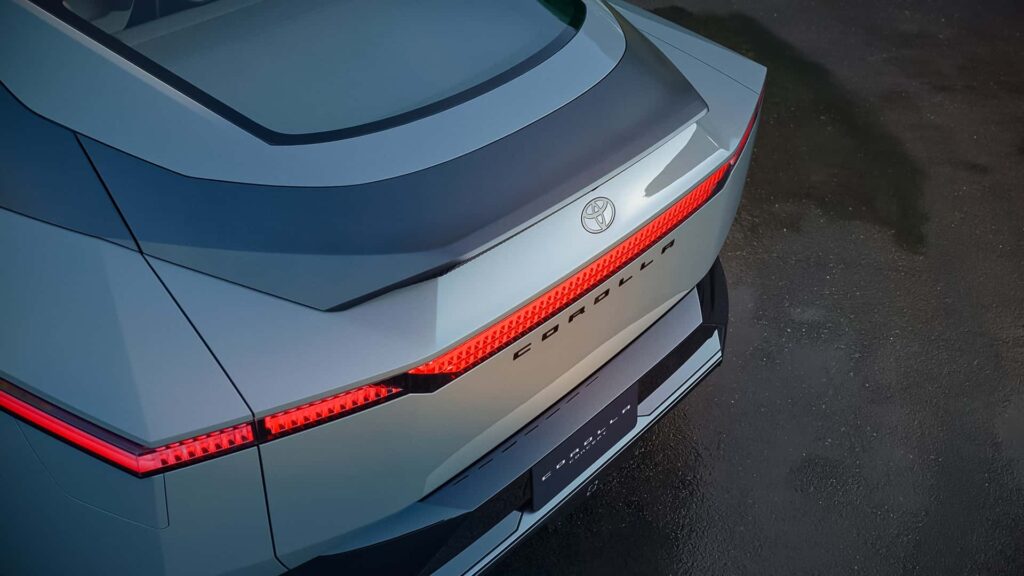 מבט אחורי על פס הלד של טויוטה קורולה קונספט 2026