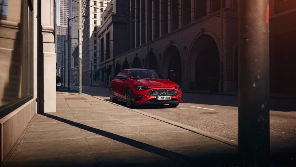מרצדס CLA חשמלית בעיר