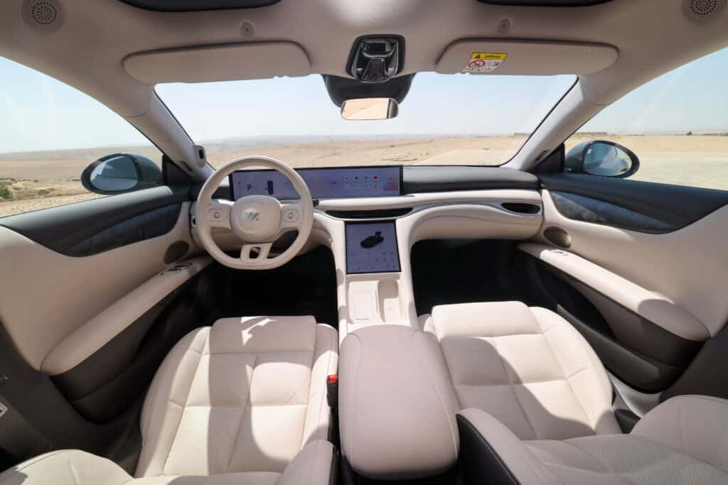 פנים הרכב וסביבת הנהג של IM5