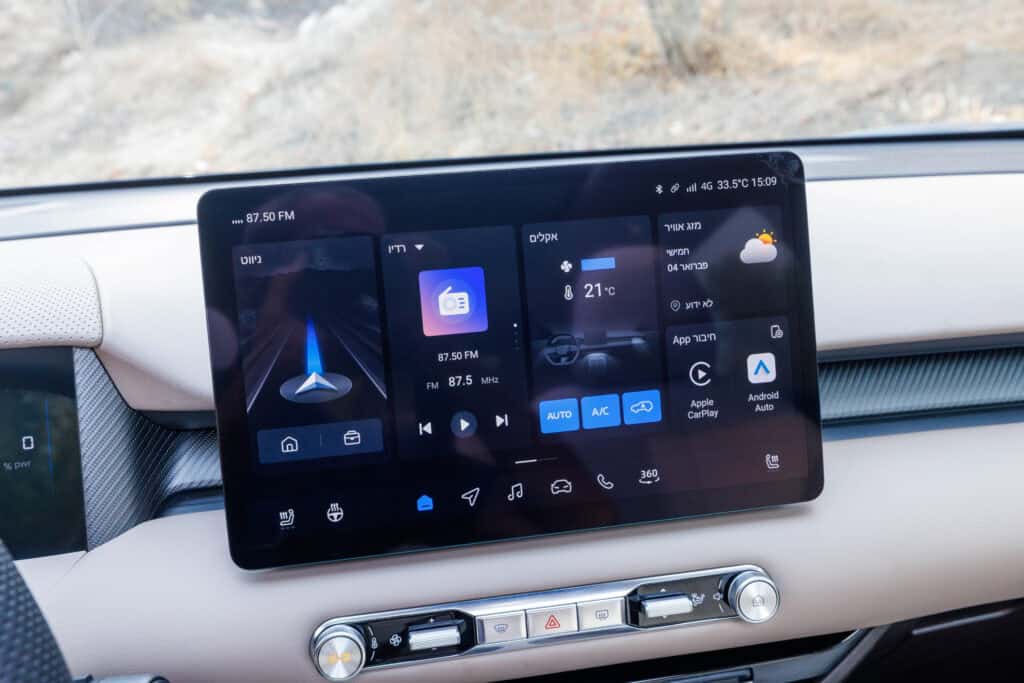 מסך המולטימדיה של MG S5