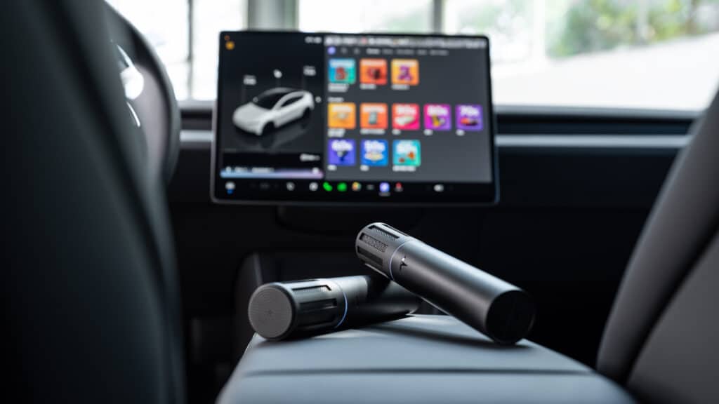 פנים הרכב של טסלה מודל 3 ברמת גימור סטנדרט 2026