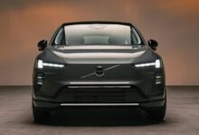 מבט קדמי על וולוו EX60