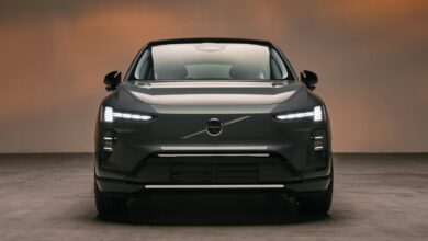 מבט קדמי על וולוו EX60